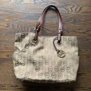 MICHAEL MICHAEL KORS Signature Jet Set East West Top Zip Tote